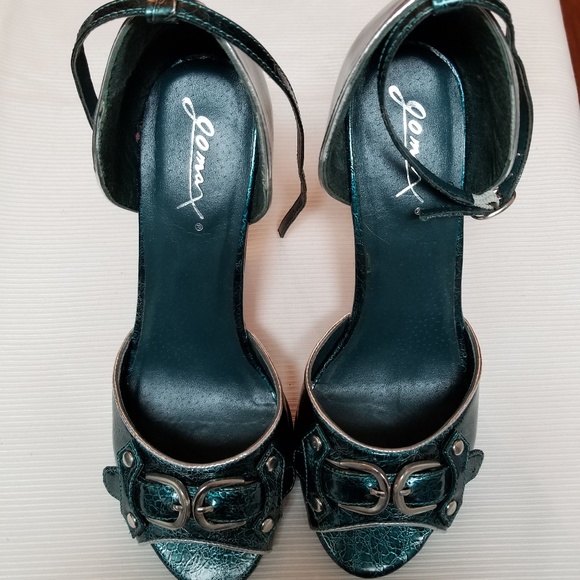 Heels - Picture 3 of 3